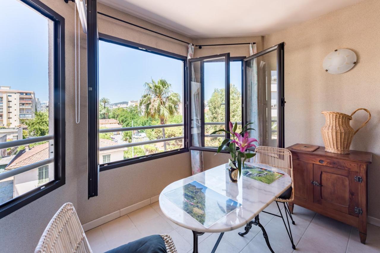 Beau Studio Veranda A Deux Pas De La Mer - Parking Inclus Juan-les-Pins Luaran gambar
